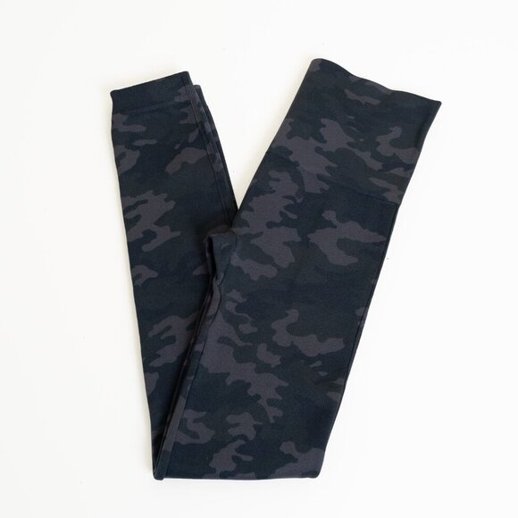 🚨 SPANX Black Camo Seamless Leggings 24" Look at Me Now - Picture 11 of 11